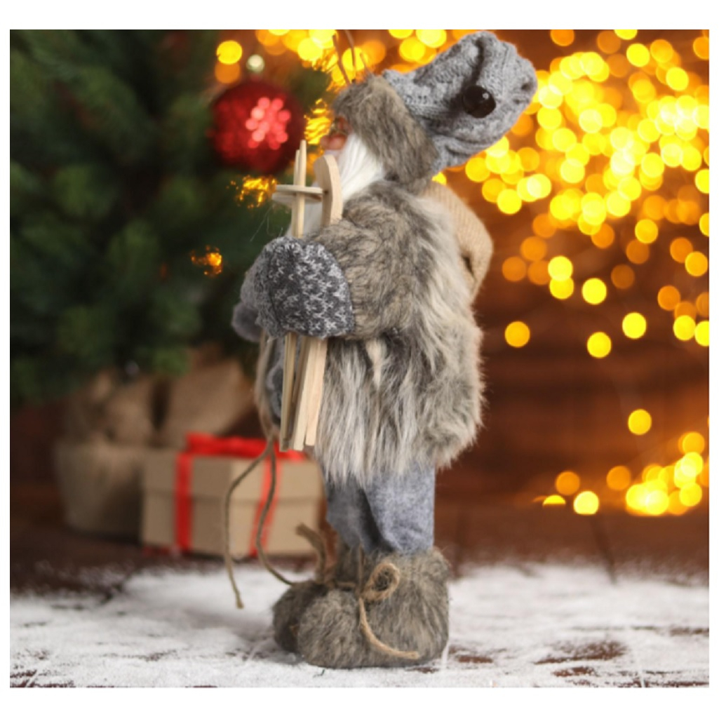 Фигура декоративная Зимнее волшебство 5036023, под ёлку, Дед Мороз в сером костюме с лыжами, 30 см