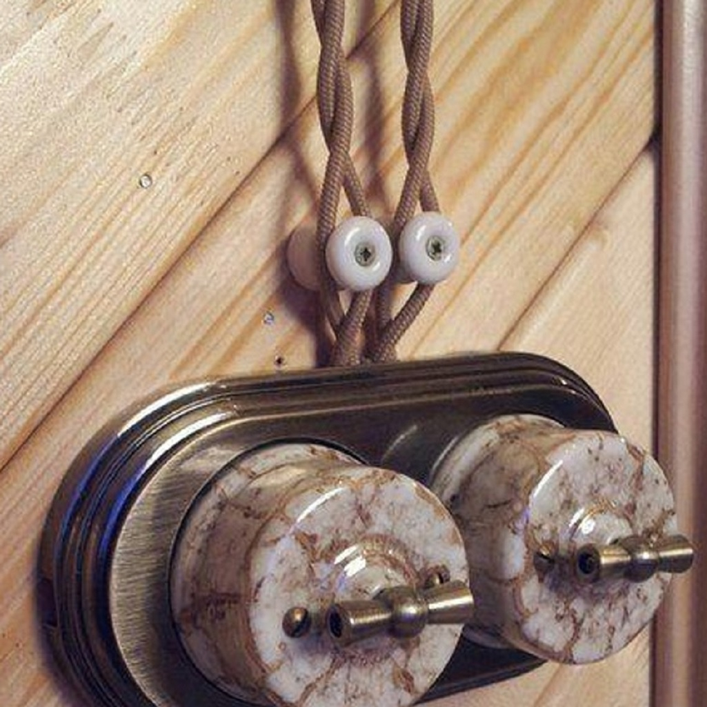 Изолятор керамический Bironi, внешний монтаж, цвет белый, B1-551-01