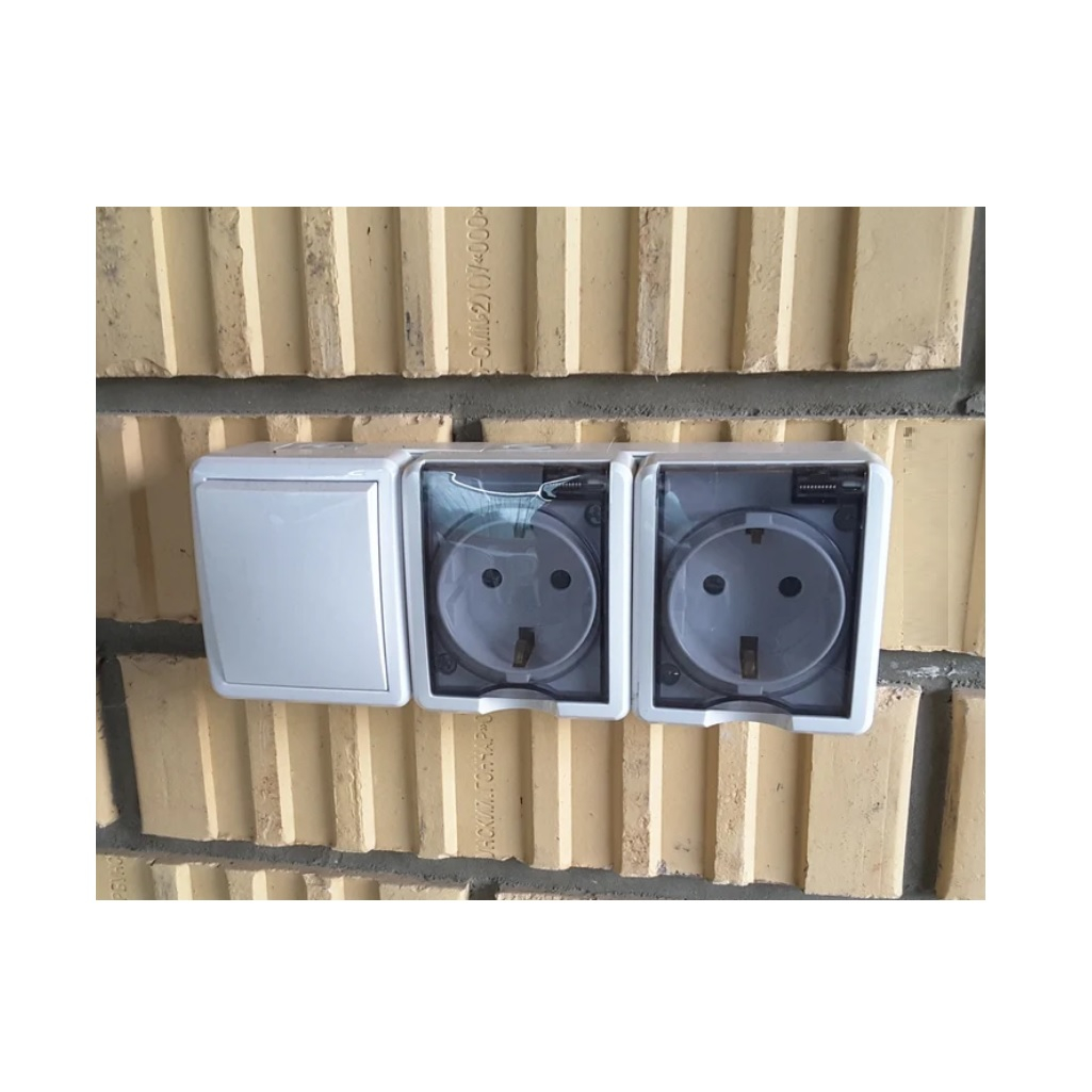 Блок 2 розетки и выключатель Эра Эксперт 11-7403-01, Б0027673, IP54, 16A, 3 поста, белый, накладной, с крышкой