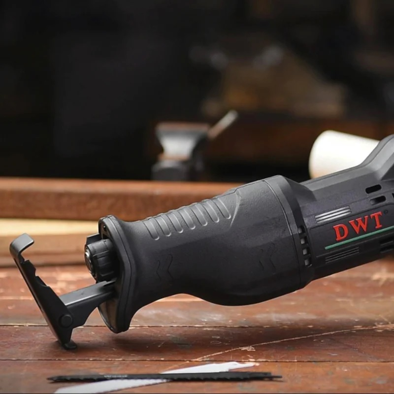 Пила сабельная аккумуляторная DWT ASAP-20-4C2 BMC, 20 В, 2 Li-Ion аккумулятора, 4 Ач, зарядное устройство