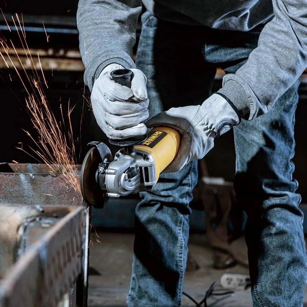 Машина шлифовальная угловая DeWALT DWE4207-QS, 1010 Вт, 125 мм, 11000 об/мин